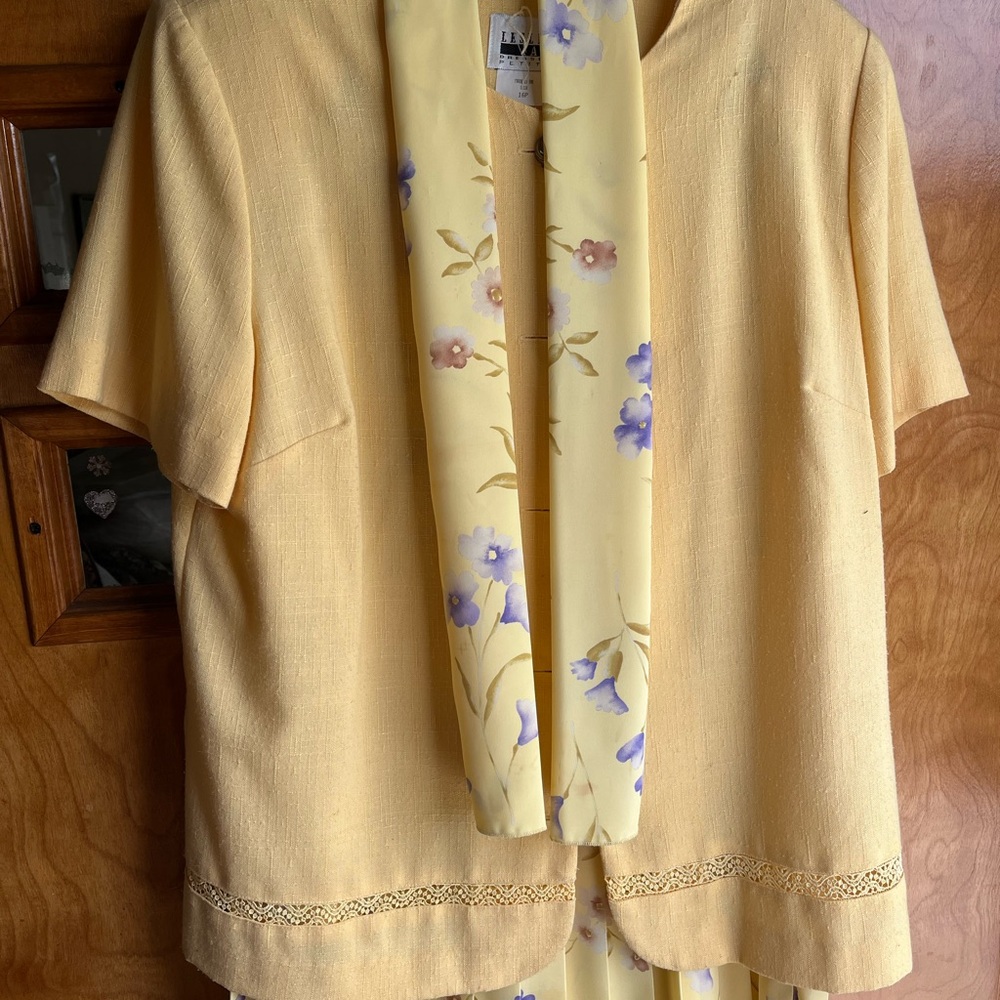 Leslie Fay Light Yellow Dress with Floral Scarf